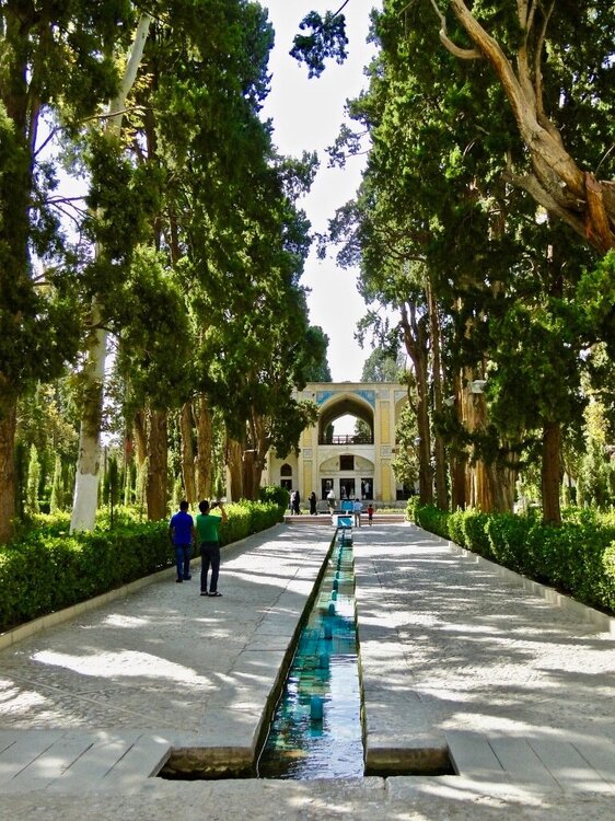 Iran_Garden.thumb.jpg.645178d50de070f85bbf1638711a1064.jpg